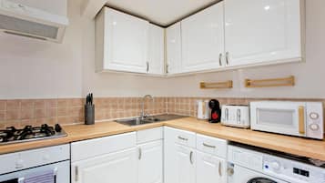 Apartment | Private kitchen | Electric kettle