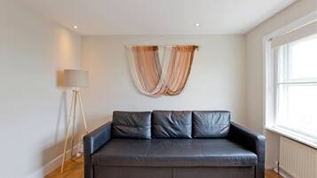 Apartment | Living area | Flat-screen TV