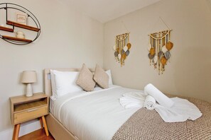 Apartment | 2 bedrooms, iron/ironing board, free WiFi - Imperial Hogarth Road Apartment (London)