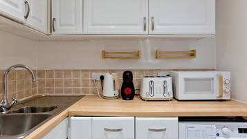 Apartment | Private kitchen | Electric kettle