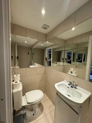 Apartment | Bathroom - Imperial Hogarth Road Apartment (London)