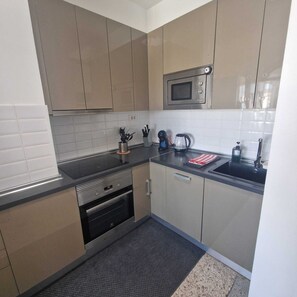 Micro-ondes, four, plaque de cuisson, lave-vaisselle
