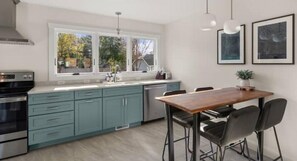 Private kitchen - Bright South End Home (Burlington)