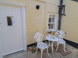 Outdoor dining - Milton Cottage (Lyme Regis)