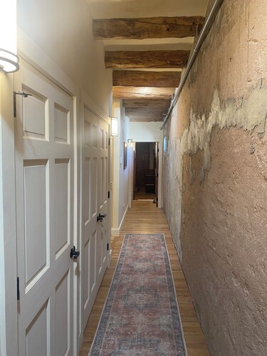 Tremendous 2-bedroom apartment overlooking the Historic Plaza