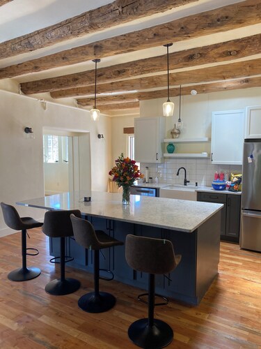Tremendous 2-bedroom apartment overlooking the Historic Plaza