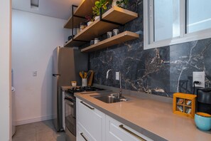 Micro-ondes, four, plaque de cuisson