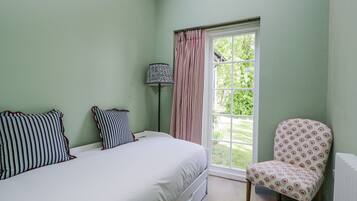 2 bedrooms, individually decorated, individually furnished, free WiFi