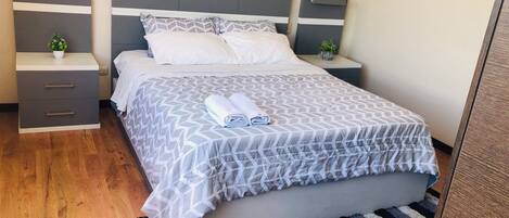 1 غرفة نوم ومكواة/لوح كي وواي فاي مجانًا وملاءات أسرّة