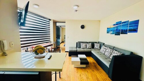 Cozy  private apartment [SUITE] with WiFi, amazing top view in charming Cuenca