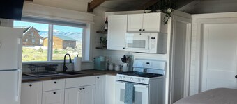 Elegant and peaceful cabin on the Clark's Fork of the Yellowstone river!