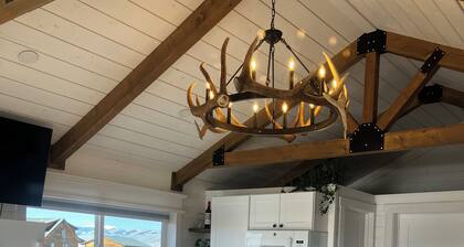 Elegant and peaceful cabin on the Clark's Fork of the Yellowstone river!