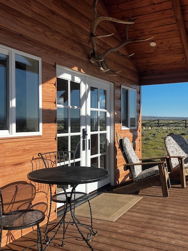 Elegant and peaceful cabin on the Clark's Fork of the Yellowstone river!