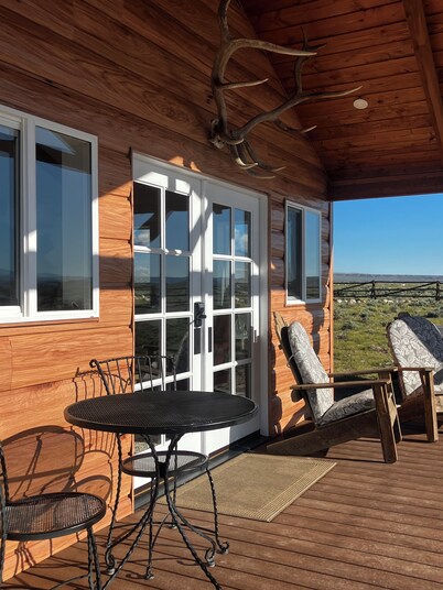 Elegant and peaceful cabin on the Clark's Fork of the Yellowstone river!