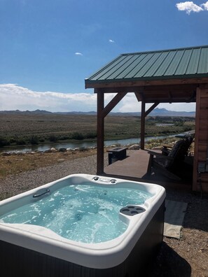 Terrace/patio - Elegant and peaceful cabin on the Clark's Fork of the Yellowstone river! (Powell)