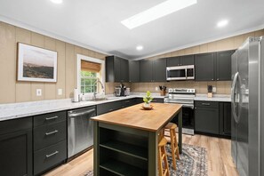 Refrigerador, microondas, horno, placa de cocina