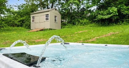 7min to NRG - Sauna, Hot tub, Firepit, Huge Deck