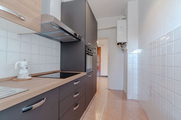 Parrilla de estufa, lavavajillas, tostadora y máquina de hielo 