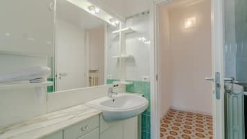 Dusj, bidé og håndklær