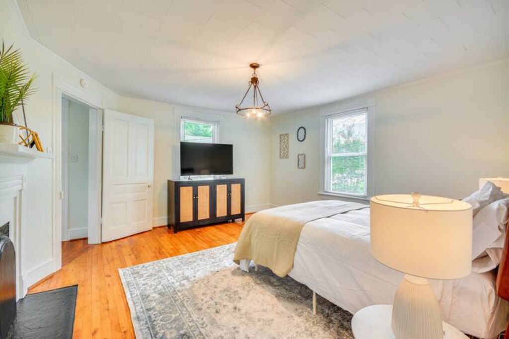 2 bedrooms, desk, free WiFi, bed sheets