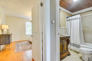 Haartrockner, Handtücher, Seife, Shampoo