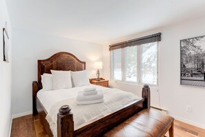 5 soverom, strykejern/-brett, reiseseng for barn og wi-fi (inkludert)