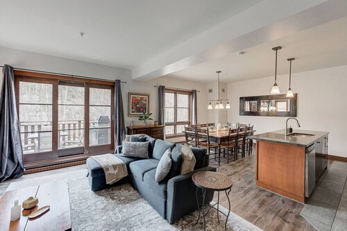 Homey 3BR Versant Soleil | Ski in/out | Pool & Spa