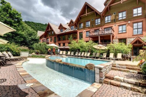 Homey 3BR Versant Soleil | Ski in/out | Pool & Spa