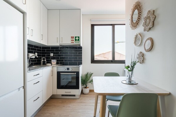 Fridge, microwave, oven, coffee/tea maker