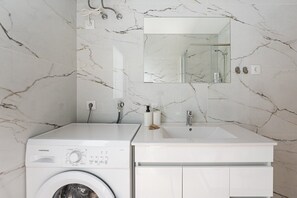 Shower, hair dryer, towels