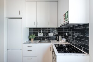 Fridge, microwave, oven, coffee/tea maker