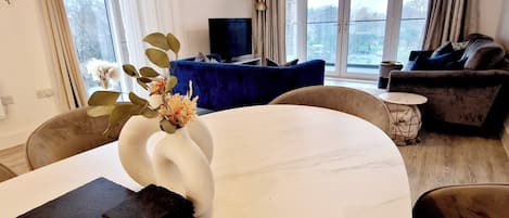 Apartment | Dining