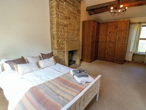 3 dormitoris, decoració individual i mobiliari individual 