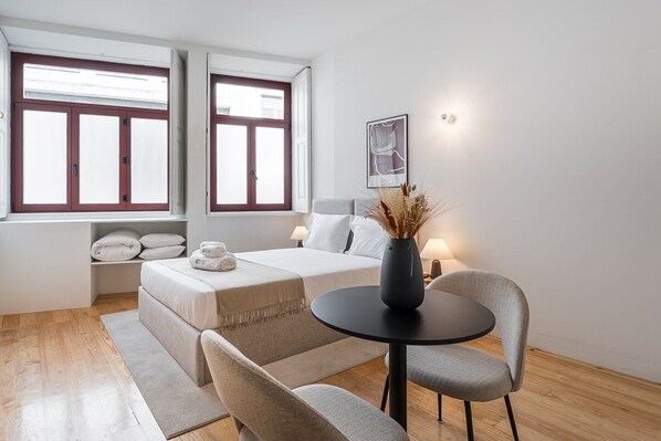 Bügeleisen/Bügelbrett, Internetzugang, Bettwäsche