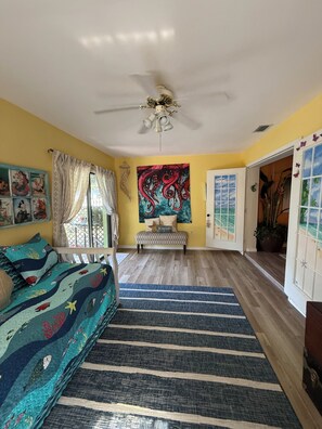 3 bedrooms, iron/ironing board, WiFi, bed sheets