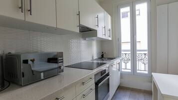 Réfrigérateur, micro-ondes, four, lave-vaisselle