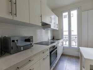 Réfrigérateur, micro-ondes, four, lave-vaisselle