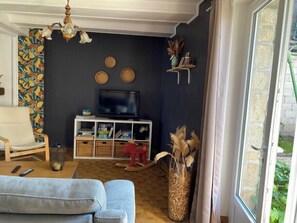 Televisión y chimenea 