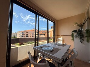 Dining - Studio with pool close to the beach (Fréjus)