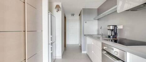 Refrigerador, microondas, horno y lavavajillas