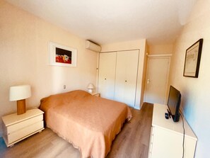 1 quarto, ferros/tábuas de passar roupa, Wi-Fi, roupa de cama