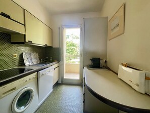 Réfrigérateur, micro-ondes, four, lave-vaisselle