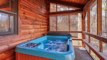 Indoor spa tub