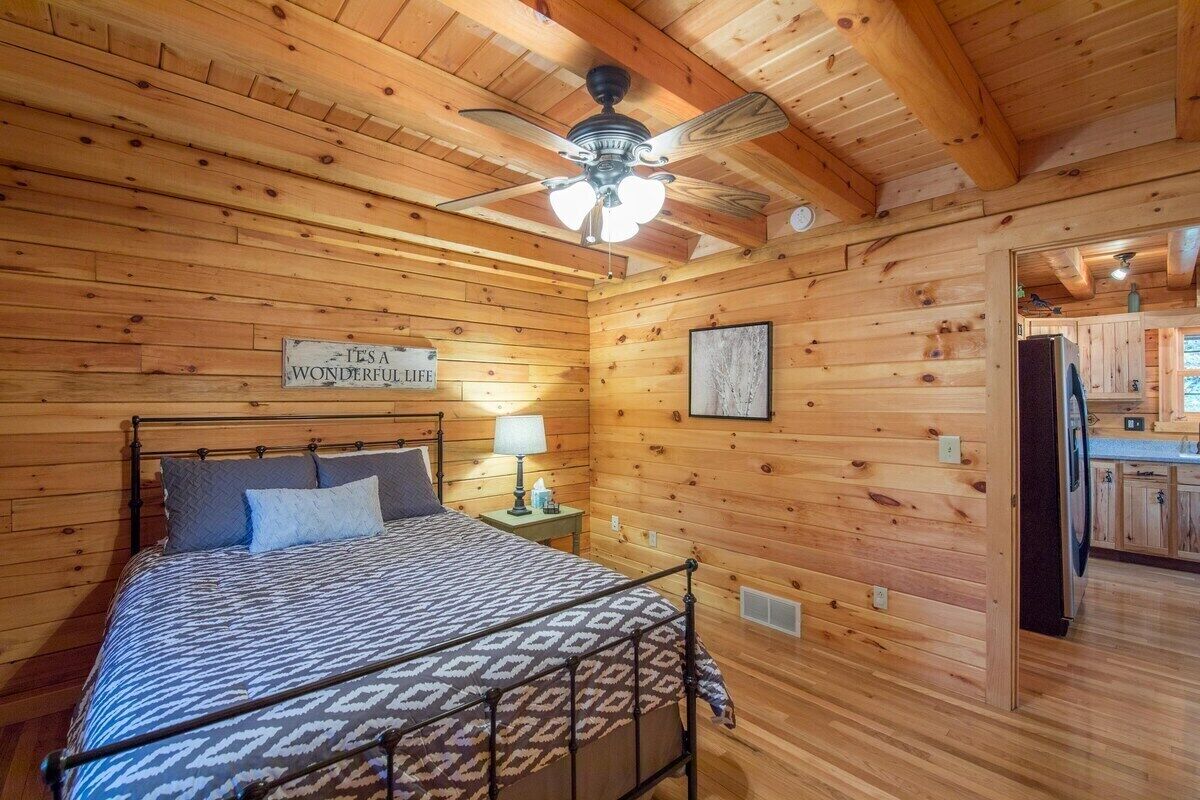4 bedrooms, WiFi (free), bed sheets