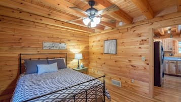 4 bedrooms, WiFi (free), bed sheets