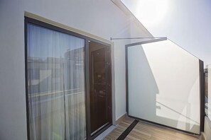 Cribs/infant beds