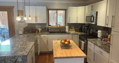 Serene 4-bedroom house with WiFi just outside Glenwood Springs