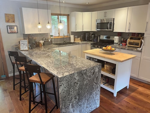 Serene 4-bedroom house with WiFi just outside Glenwood Springs