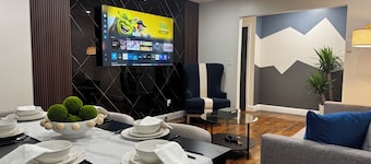 Charming 3-bedroom house with WiFi, AC in enjoyable Hempstead