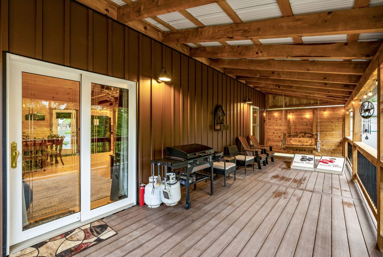 Front deck, blackstone grill and corn hole